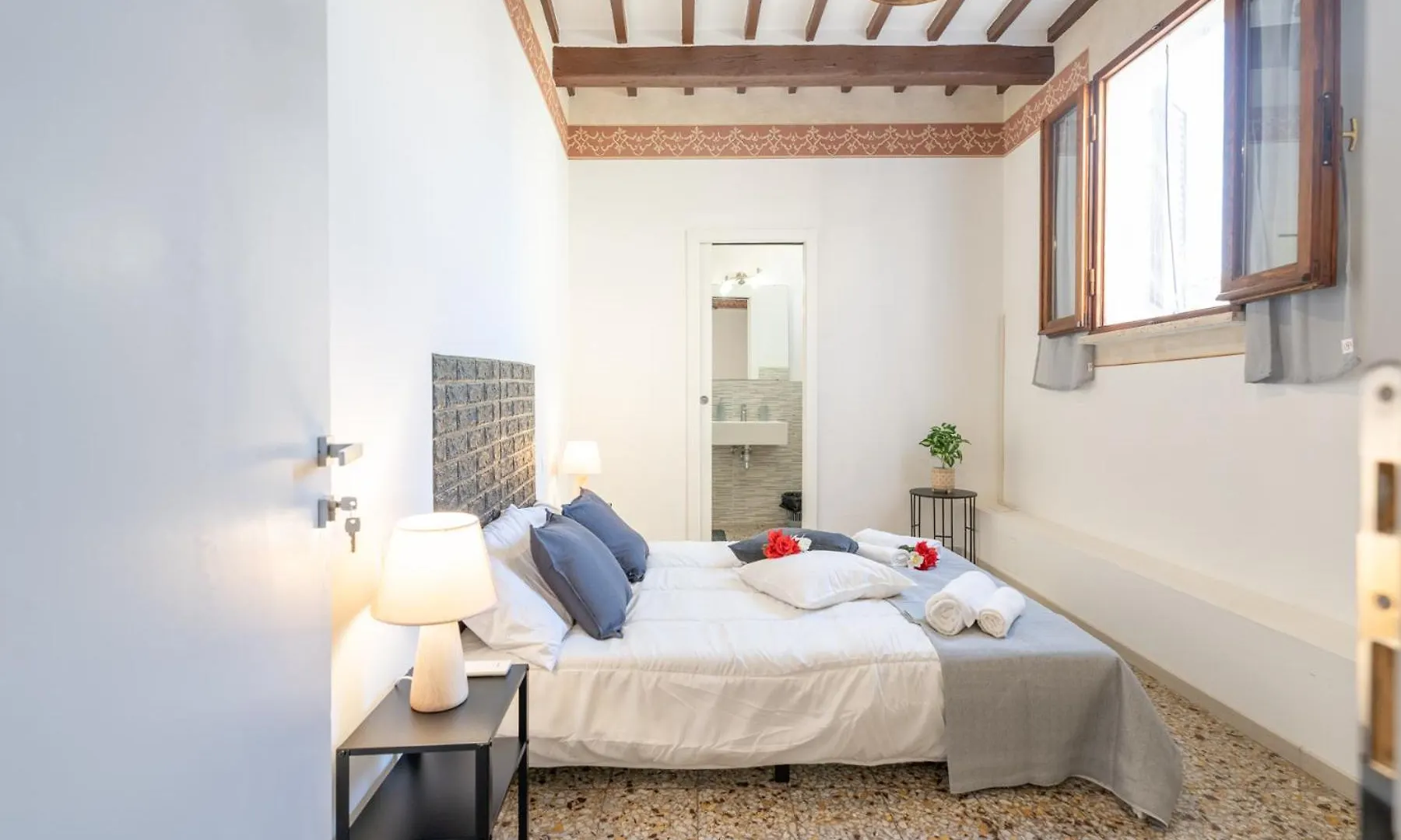 Urban Center Arezzo Apartment 0*,
